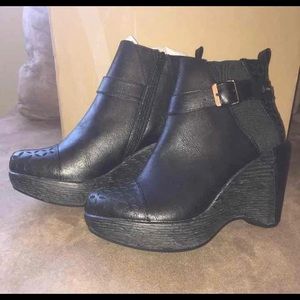 JBU platform heeled ankle boots